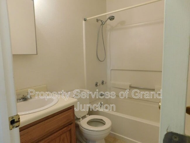 Building Photo - 433 Pendleton St