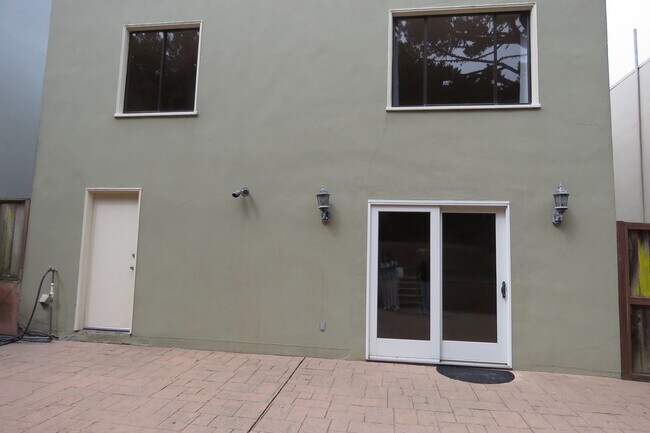 Building Photo - 49 Dellbrook Ave