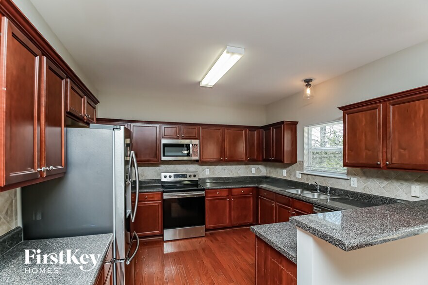 Building Photo - 176 Darbys Run Ct