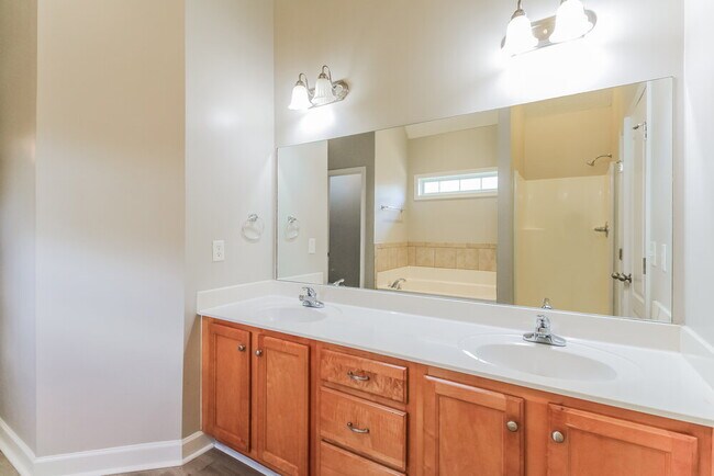 Building Photo - 705 Riata Ct