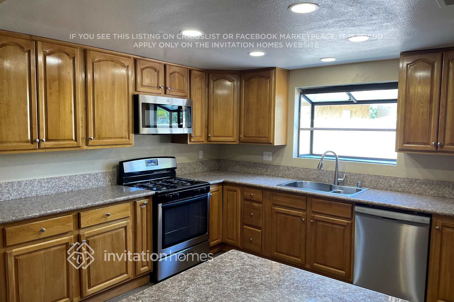 Building Photo - 11125 Arlington Ave