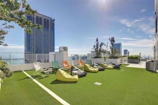 Building Photo - 1010 Brickell Ave