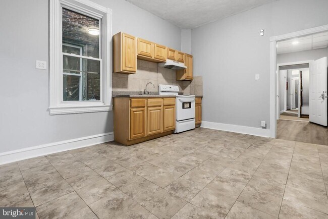 Building Photo - 3545 N 11th St