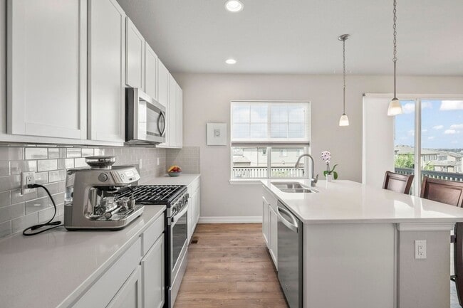 Building Photo - Stunning 4BR House in Aurora