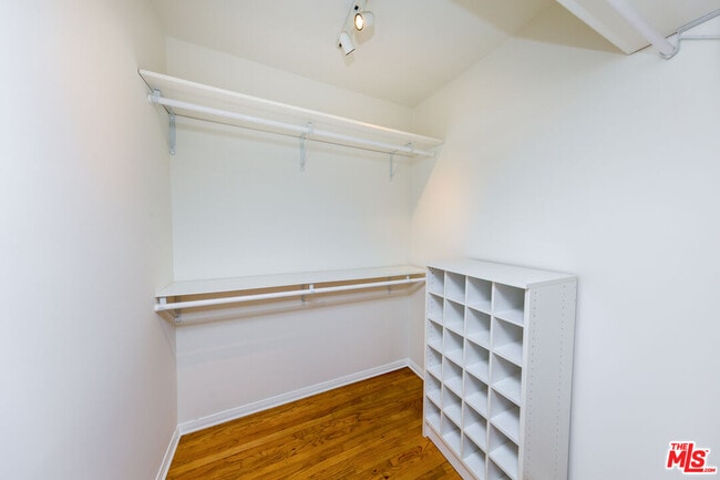 Building Photo - 6506 W 82nd St