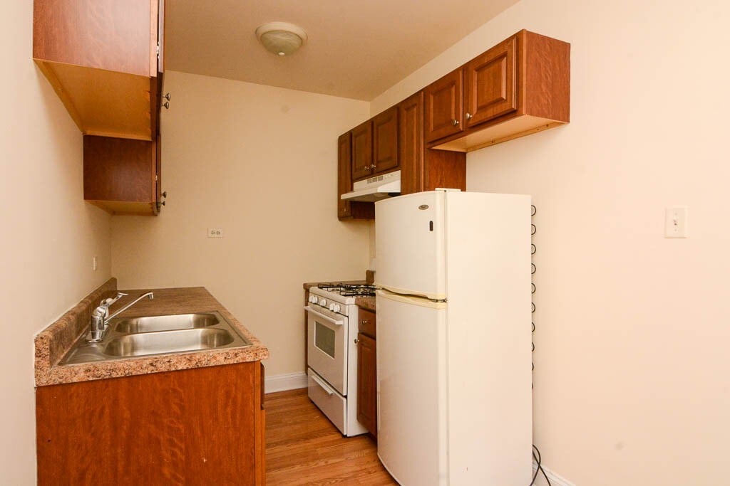 Building Photo - 2600 N Kimball Ave