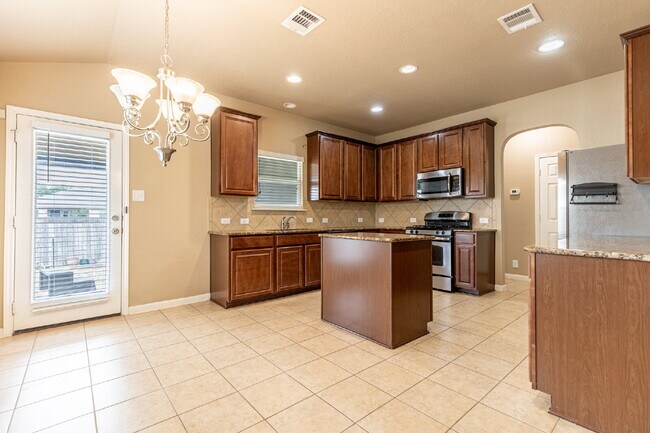 Building Photo - 259 Creekview Way