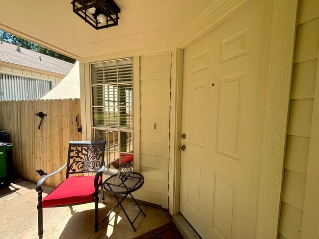 Building Photo - Brown Bark