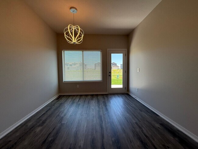 Building Photo - 7004 Claystone Dr