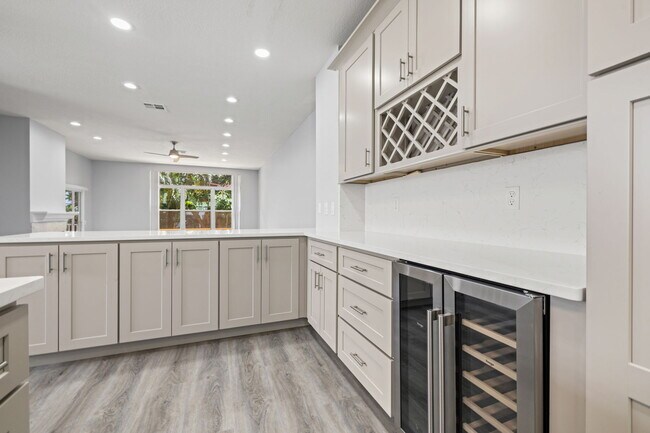 Building Photo - 487 Pinellas Bayway S