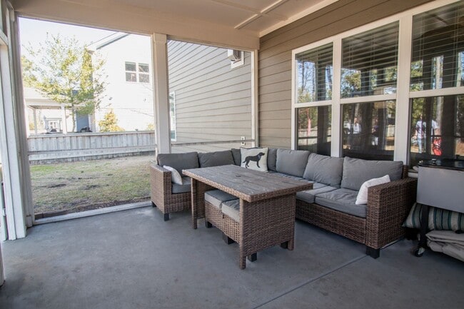 Building Photo - Spacious 4 Bedroom, Pet Friendly with Fenced In Backyard, Mimosa Bay Community Amenities