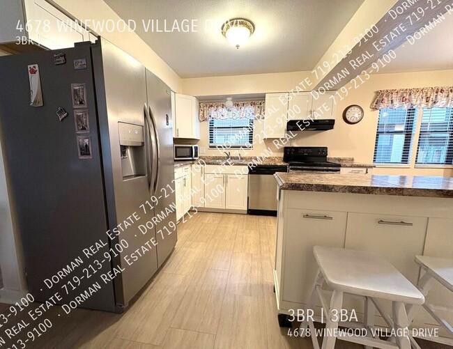 Building Photo - $500 OFF the first month of rent! Charming...