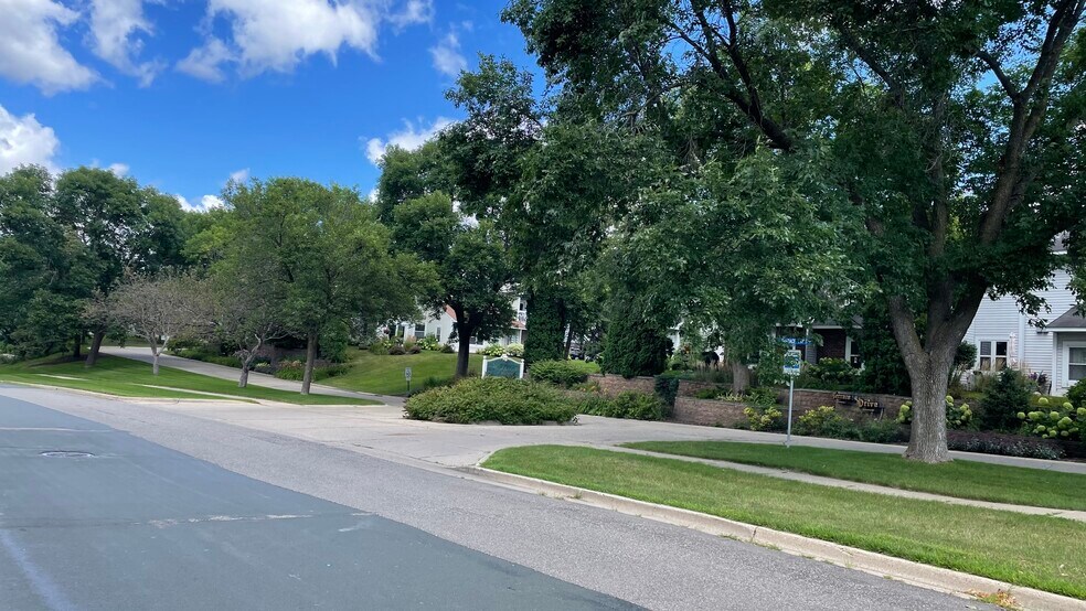 Building Photo - 5330 Highpointe Dr