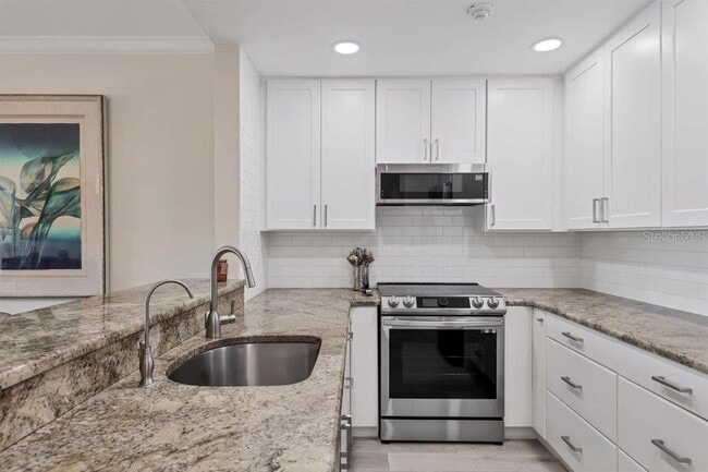 Building Photo - 862 Hudson Ave