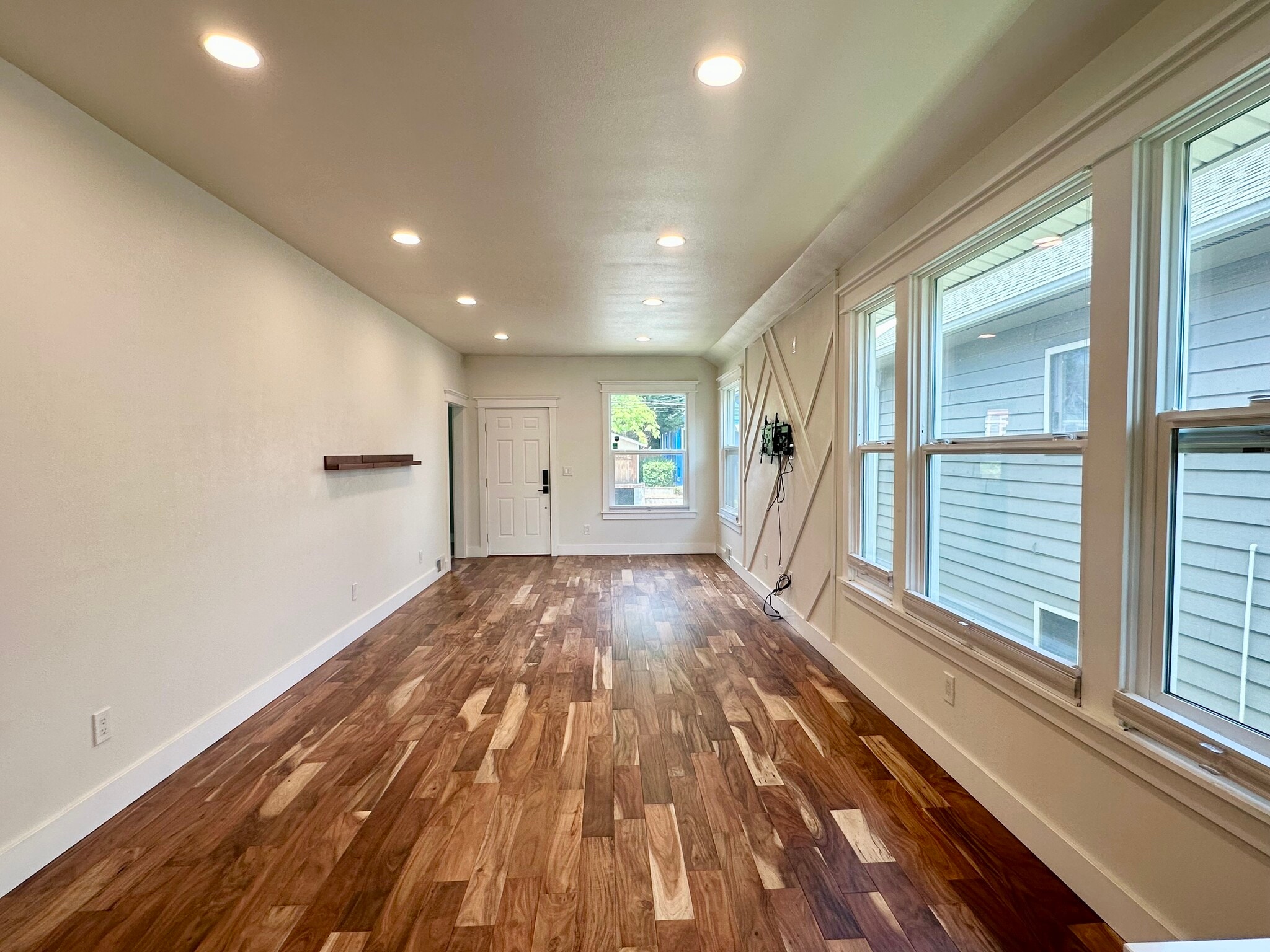 Living and dining area - 723 N 80th St