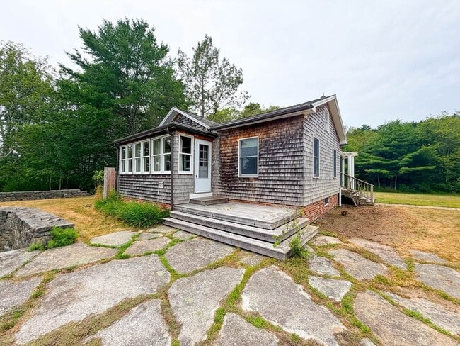 Building Photo - 121 Old Schoolhouse Rd