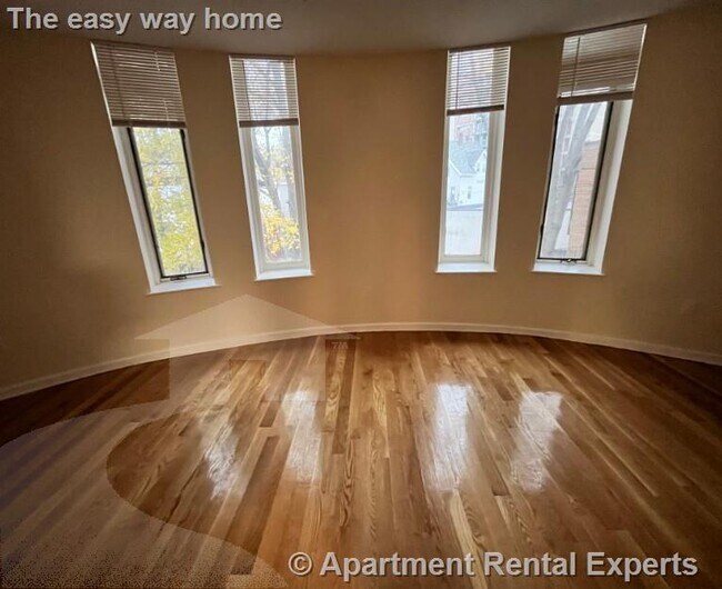 Building Photo - 17 Bow St