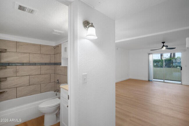 Building Photo - 729 W Coolidge St