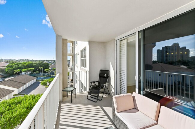 Building Photo - 3606 S Ocean Blvd