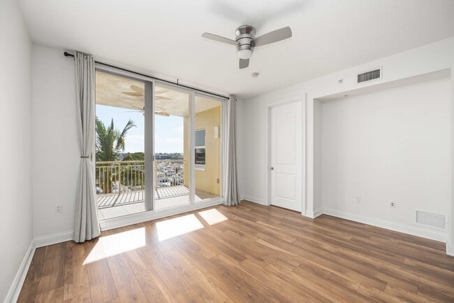 Building Photo - Gorgeous 2/2 + Den at Laguna in Riviera Dunes!