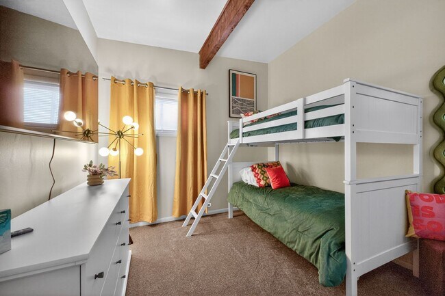 Building Photo - 5BR Retreat w/ Private Indoor Pool In Greensburg