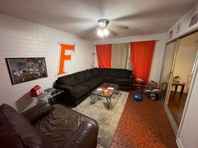 Florida room - 3125 W University Ave