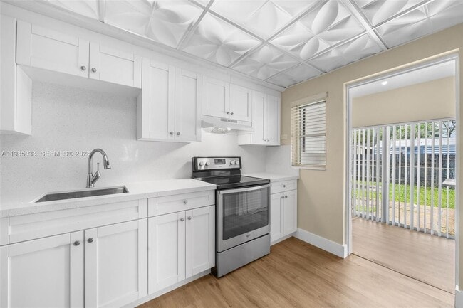 Building Photo - 1840 SW 63rd Ave