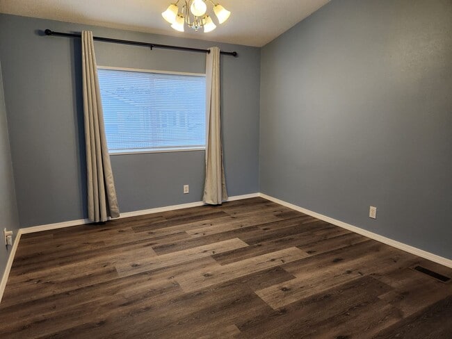 Building Photo - 1625 Main St