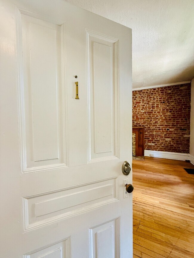 Building Photo - Charming unit for rent in Wash Park!