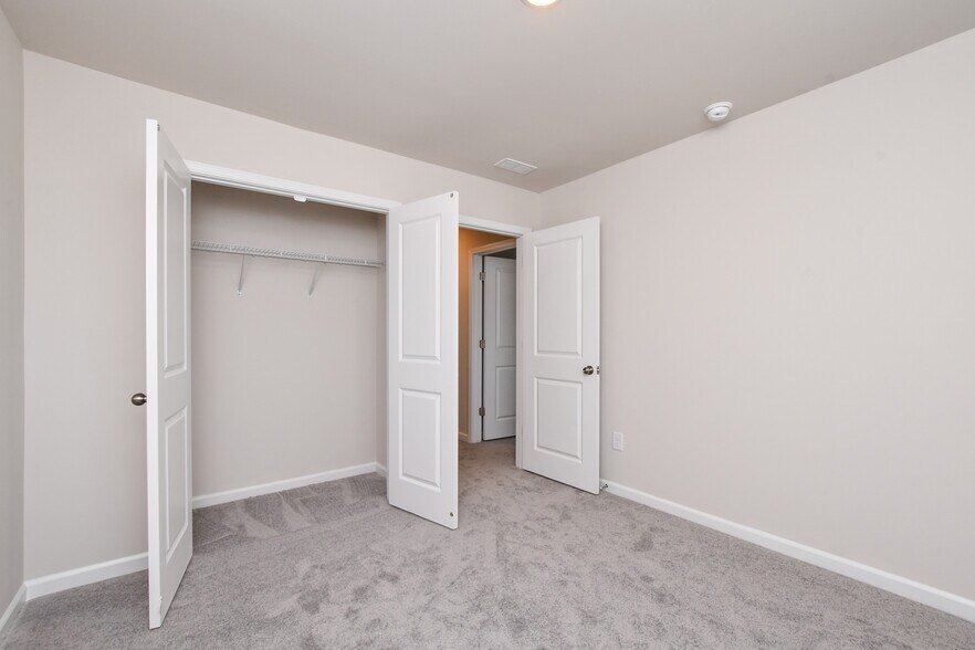 Building Photo - 18 Twiggs Ln