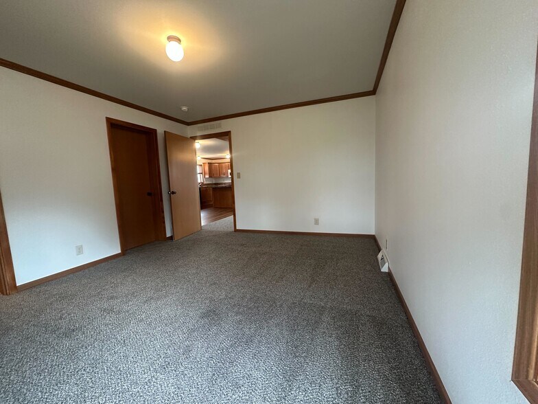 Building Photo - 2130 Four Seasons Dr