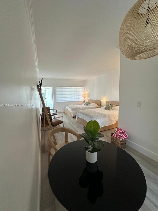 Building Photo - 1840 James Ave