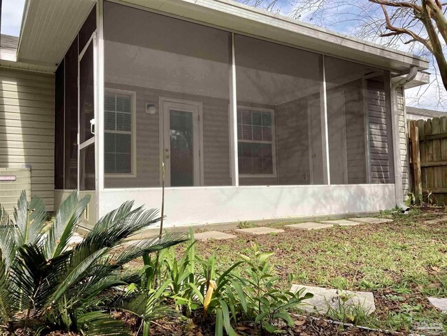 Building Photo - 2470 Trailwood Dr