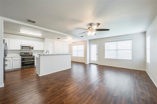 Building Photo - 7500 Lazy Spur Blvd