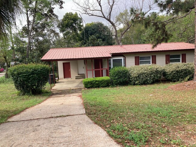 Primary Photo - 3 bed 1 bath House With Fenced-in Yard, Av...