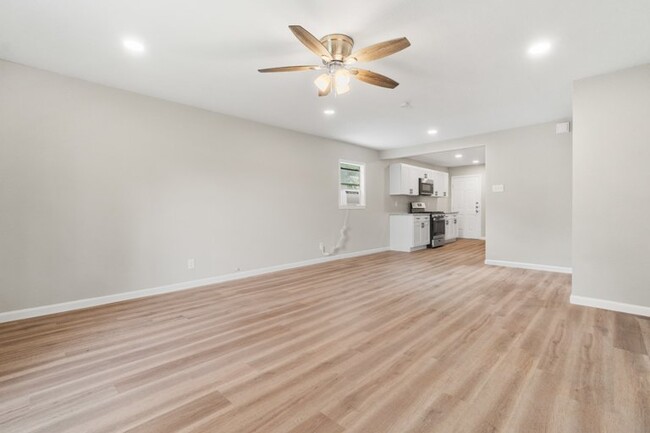 Building Photo - 407 Lovera Blvd