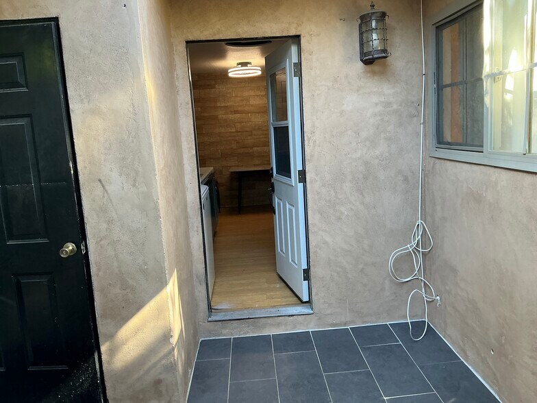 Building Photo - 45652 Lantana Ave