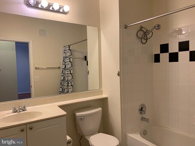 Building Photo - 2791 Centerboro Dr