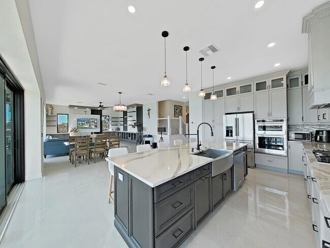 Building Photo - 882 Bay Point Dr