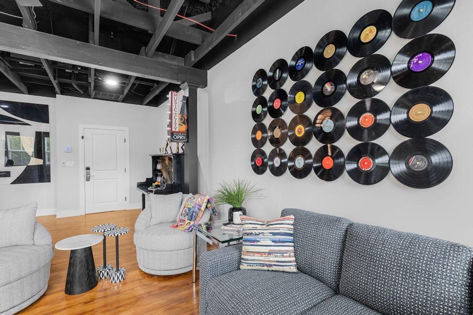 Building Photo - 156 Camellia St