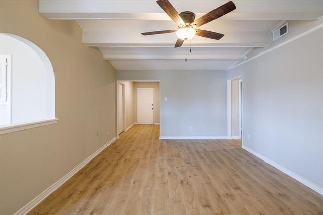 Building Photo - 204 E Grubb Dr