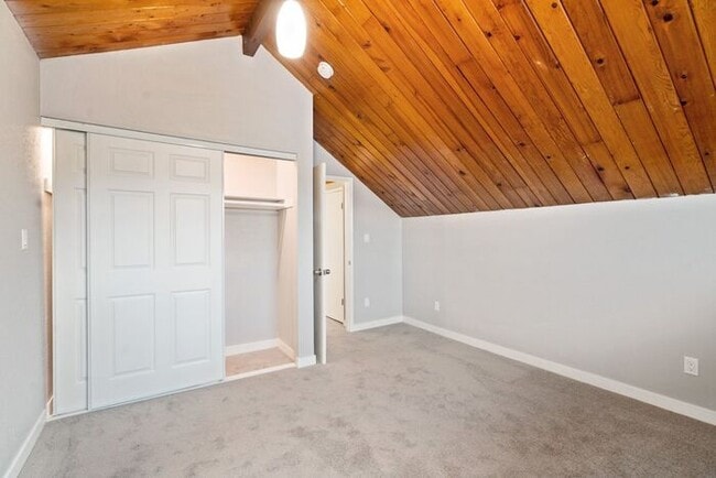 Building Photo - Beautiful Rustic-Style 1-bedroom Apartment...