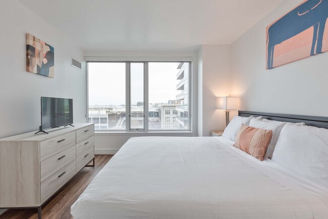 Building Photo - 100 Pier 4 Blvd.