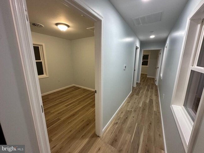 Building Photo - 40 Mt Hope Rd