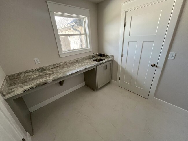 Building Photo - Brand New 4-bedroom, 2-bath home in the ex...