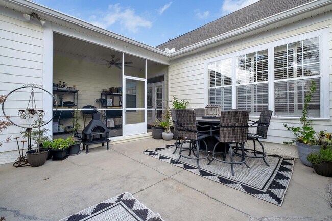 Building Photo - 2119 Fernleigh Dr