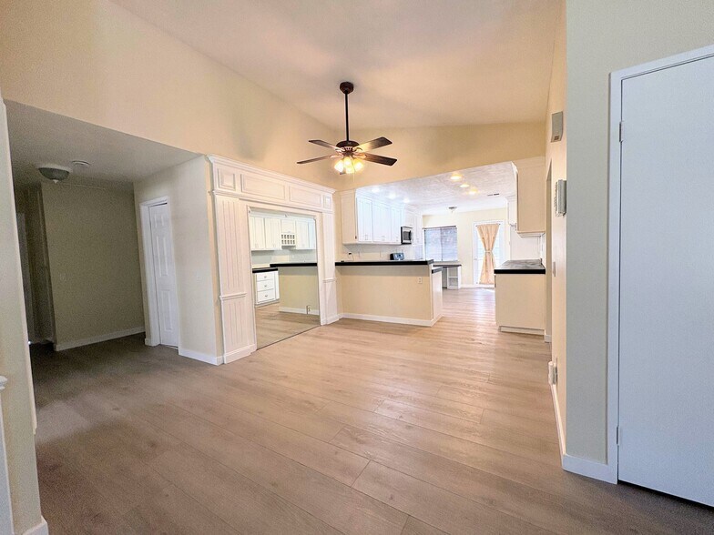 Building Photo - 9263 Owari Ln