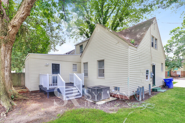 Building Photo - Prepare to fall in love with this 5 bedroo...