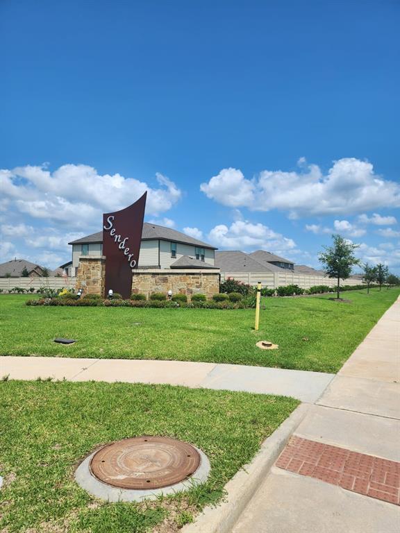 Building Photo - 5003 Twin Summit Dr
