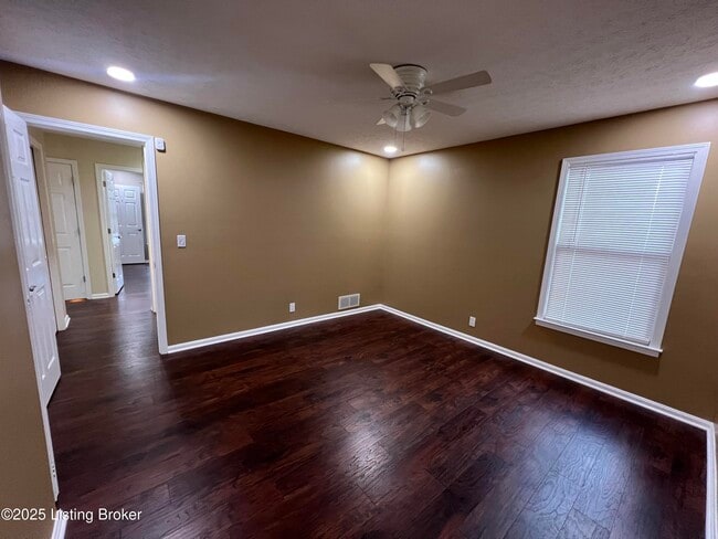 Building Photo - 4901 Hunters Point Cir